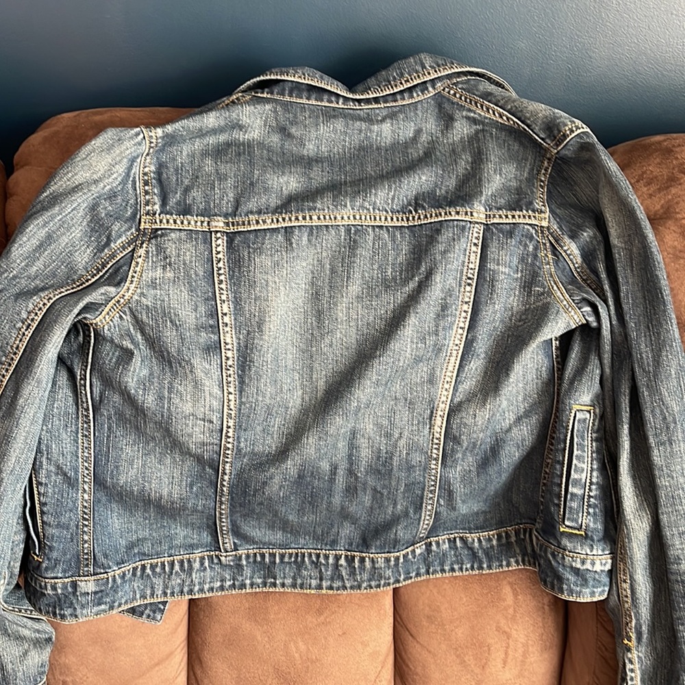 Aritzia Talula Denim Jean Jacket Blue Size Large Pockets Casual Capsule Wardrobe - Picture 3 of 5